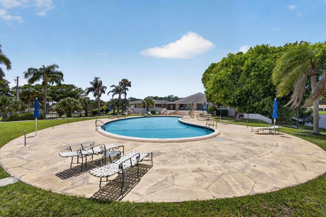 3 Greenway Vlg N 210, Royal Palm Beach, FL 33411