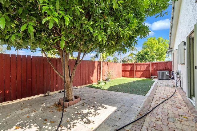 3343 NW 79th Way, Davie, FL 33024