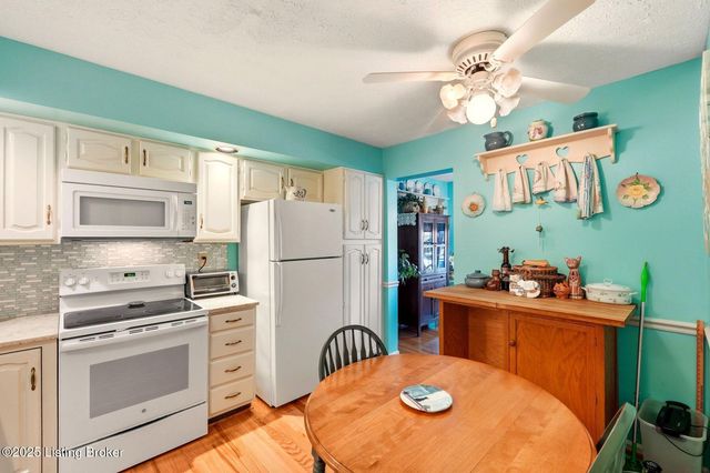 108 Gardiner Lake Rd, Louisville, KY 40205