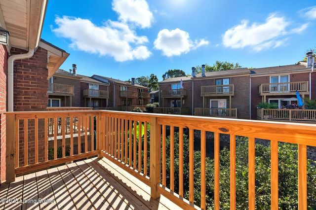 108 Gardiner Lake Rd, Louisville, KY 40205