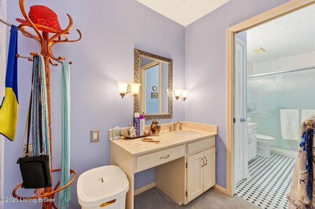 108 Gardiner Lake Rd, Louisville, KY 40205