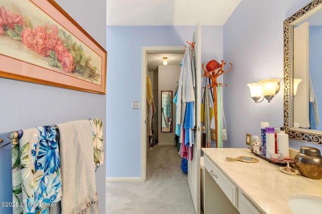 108 Gardiner Lake Rd, Louisville, KY 40205