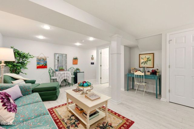 108 Gardiner Lake Rd, Louisville, KY 40205