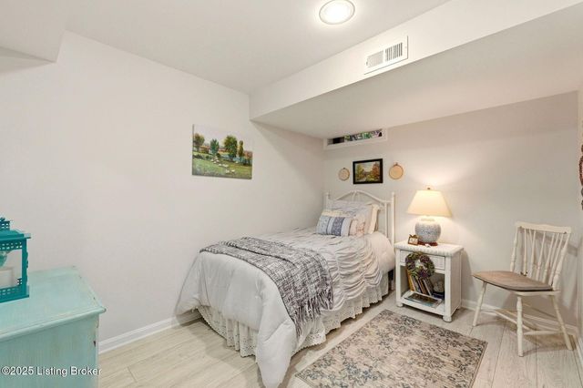 108 Gardiner Lake Rd, Louisville, KY 40205