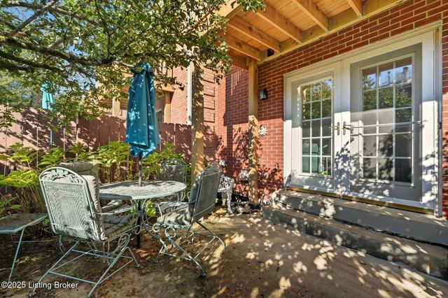 108 Gardiner Lake Rd, Louisville, KY 40205