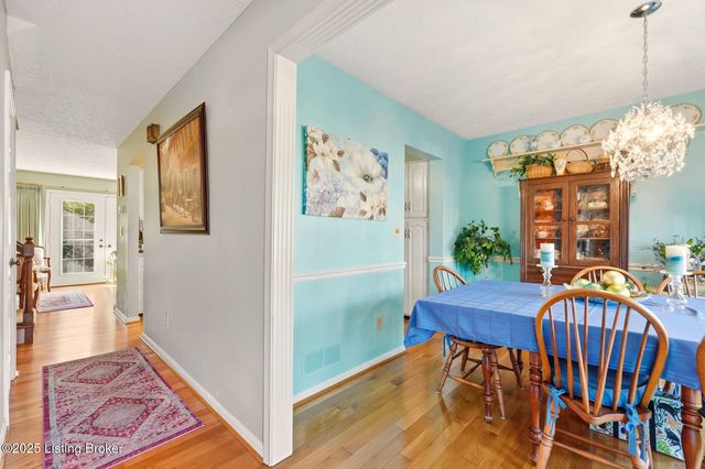 108 Gardiner Lake Rd, Louisville, KY 40205