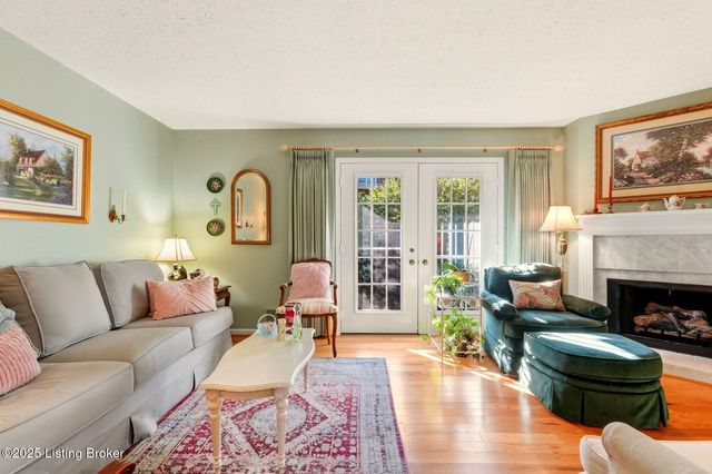 108 Gardiner Lake Rd, Louisville, KY 40205