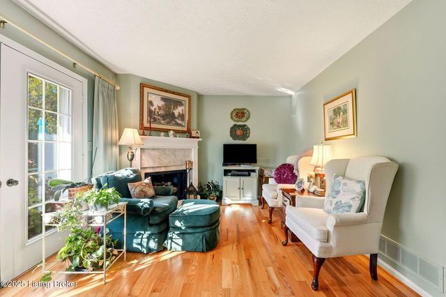 108 Gardiner Lake Rd, Louisville, KY 40205