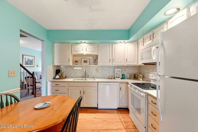 108 Gardiner Lake Rd, Louisville, KY 40205