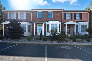 108 Gardiner Lake Rd, Louisville, KY 40205