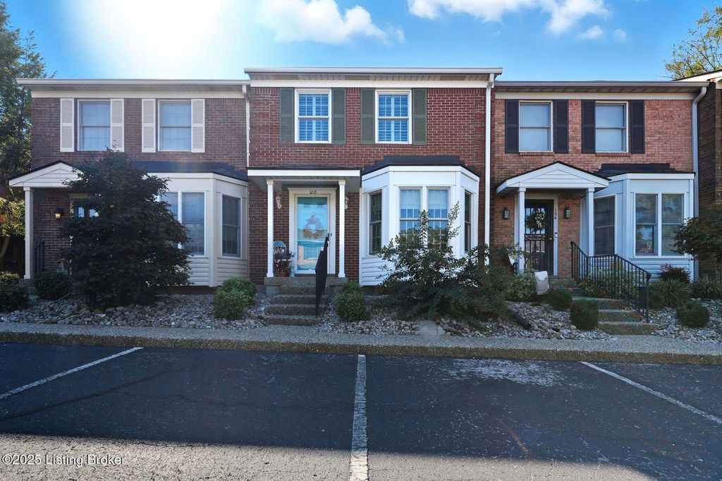 108 Gardiner Lake Rd, Louisville, KY 40205