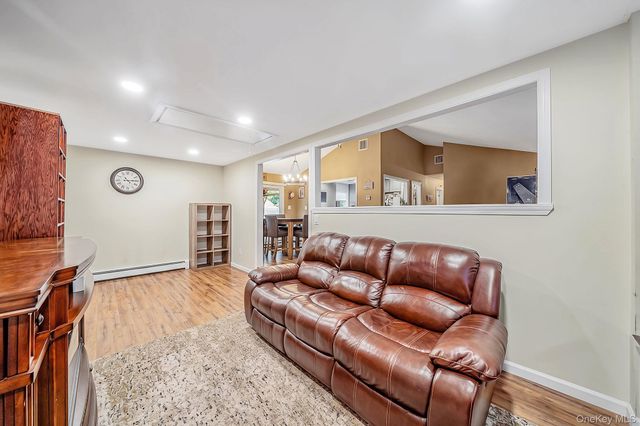 61 W End Avenue, Shirley, NY 11967