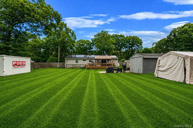 61 W End Avenue, Shirley, NY 11967