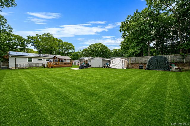 61 W End Avenue, Shirley, NY 11967