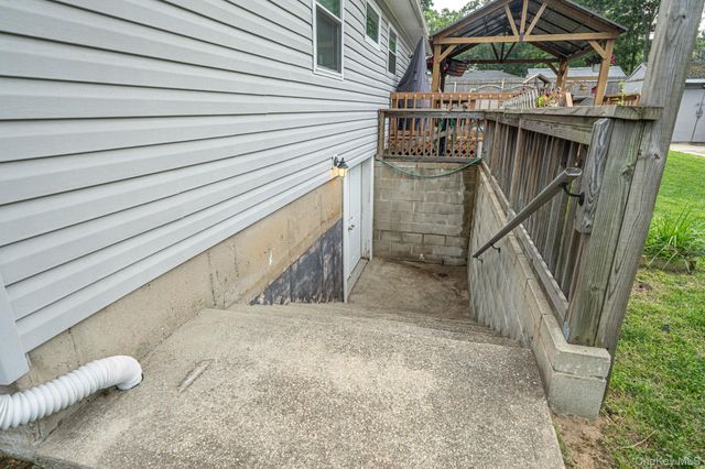 61 W End Avenue, Shirley, NY 11967