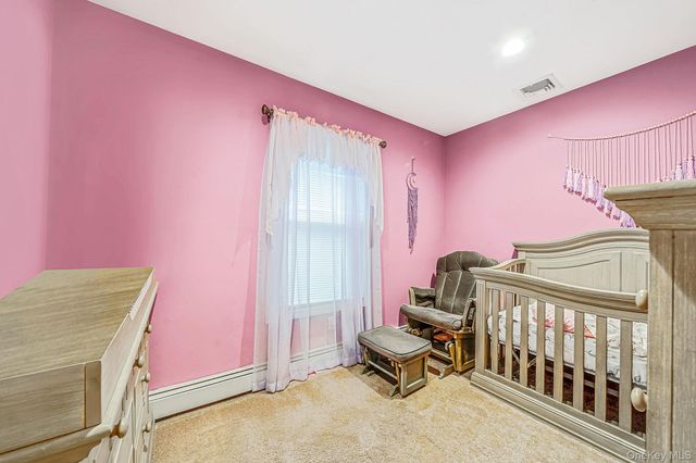 61 W End Avenue, Shirley, NY 11967