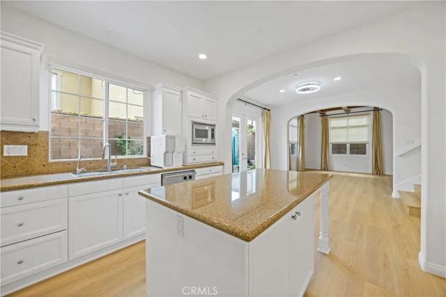 22 Arborside, Irvine, CA 92603