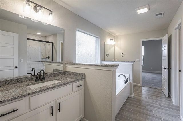 25241 W 92nd Terrace, Lenexa, KS 66227