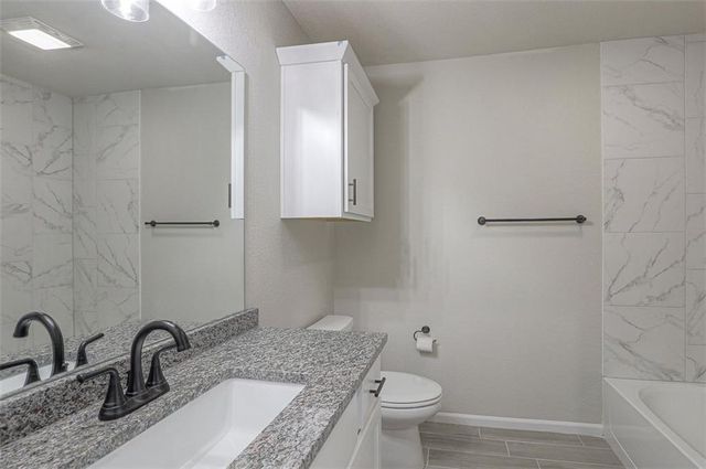 25241 W 92nd Terrace, Lenexa, KS 66227