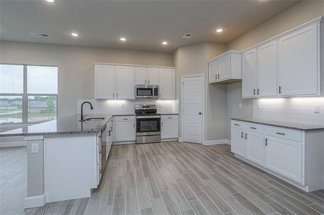 25241 W 92nd Terrace, Lenexa, KS 66227