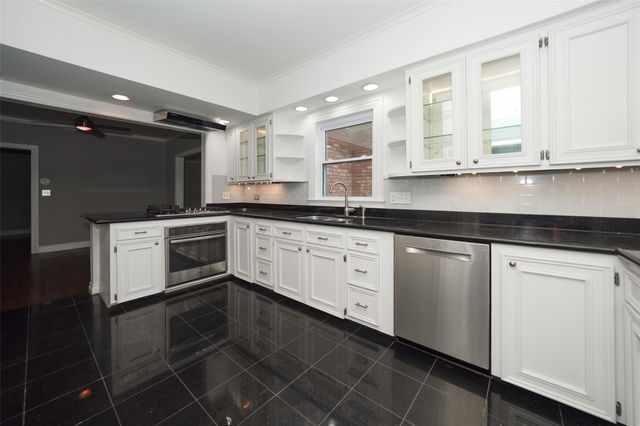 603 S Mccarty Avenue, Eagle Lake, TX 77434