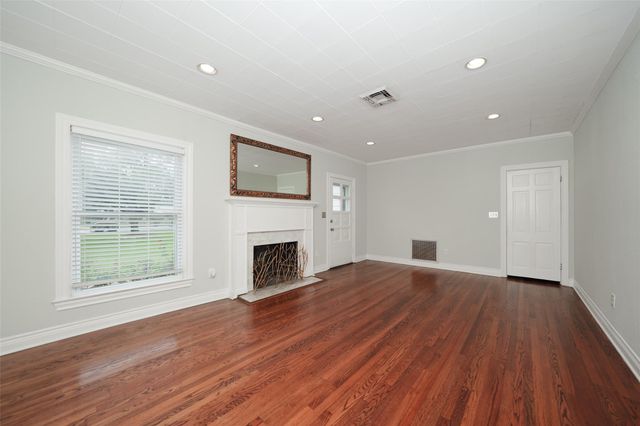 603 S Mccarty Avenue, Eagle Lake, TX 77434