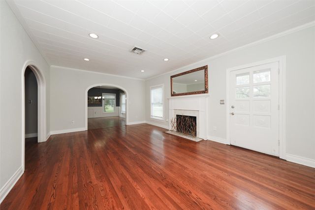 603 S Mccarty Avenue, Eagle Lake, TX 77434