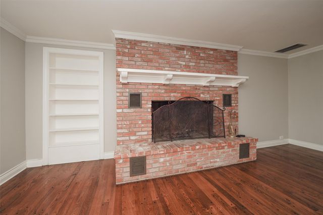 603 S Mccarty Avenue, Eagle Lake, TX 77434
