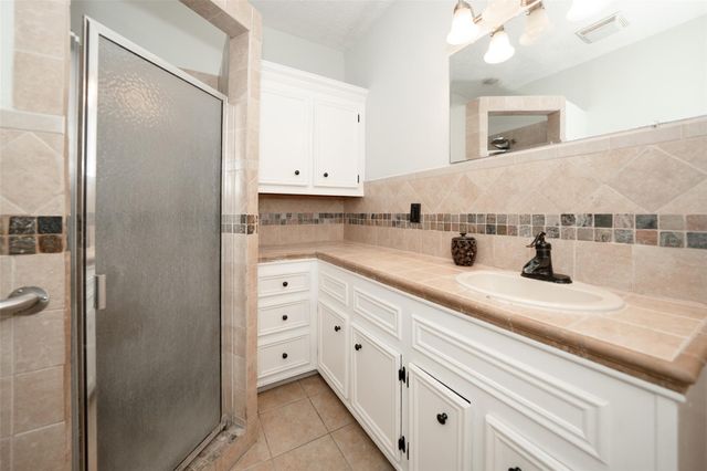 603 S Mccarty Avenue, Eagle Lake, TX 77434