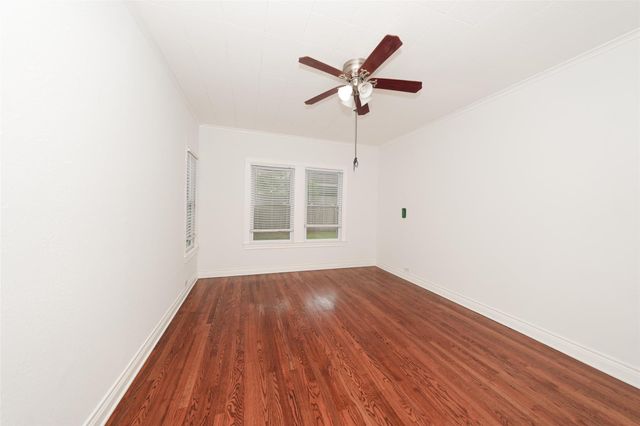 603 S Mccarty Avenue, Eagle Lake, TX 77434