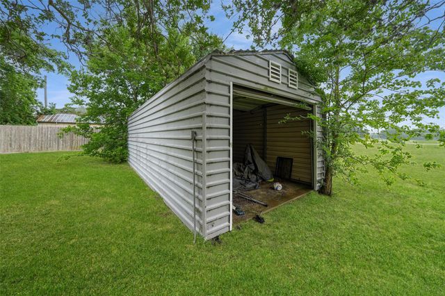 603 S Mccarty Avenue, Eagle Lake, TX 77434