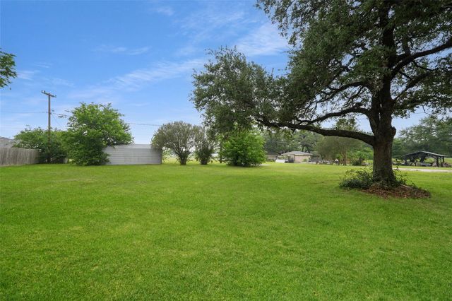 603 S Mccarty Avenue, Eagle Lake, TX 77434