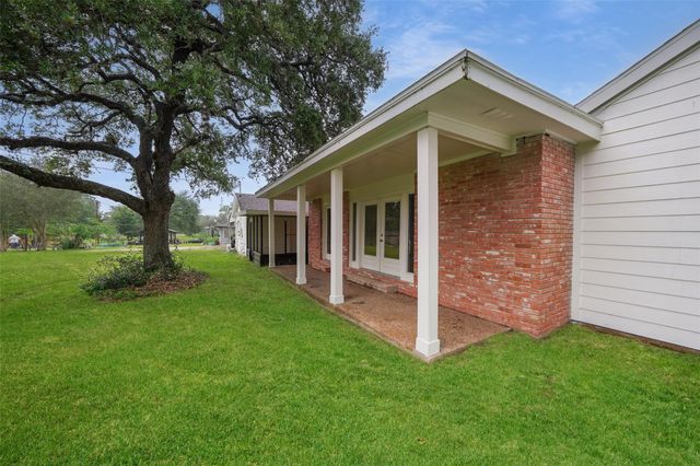 603 S Mccarty Avenue, Eagle Lake, TX 77434
