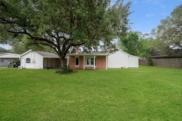 603 S Mccarty Avenue, Eagle Lake, TX 77434