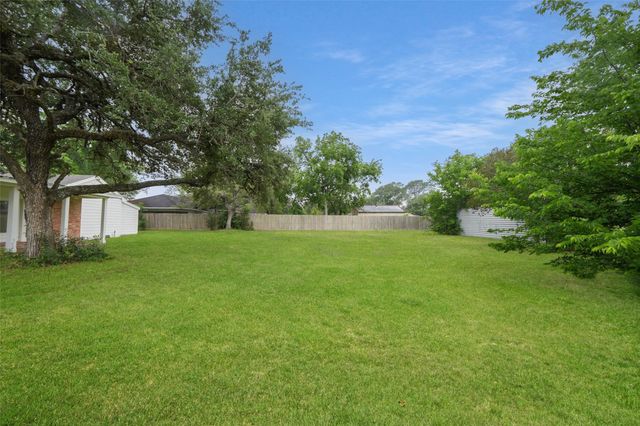 603 S Mccarty Avenue, Eagle Lake, TX 77434
