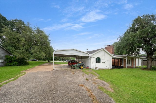 603 S Mccarty Avenue, Eagle Lake, TX 77434