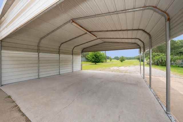 603 S Mccarty Avenue, Eagle Lake, TX 77434