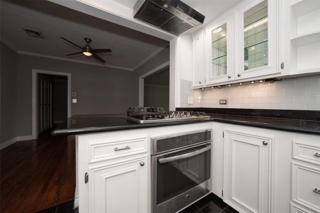 603 S Mccarty Avenue, Eagle Lake, TX 77434