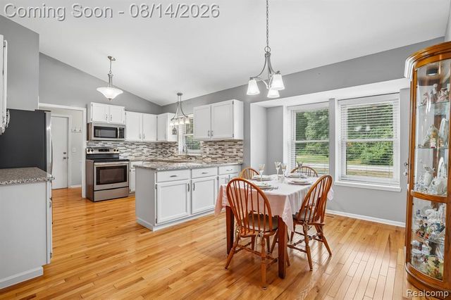7812 Oakland Place, Waterford, MI 48327