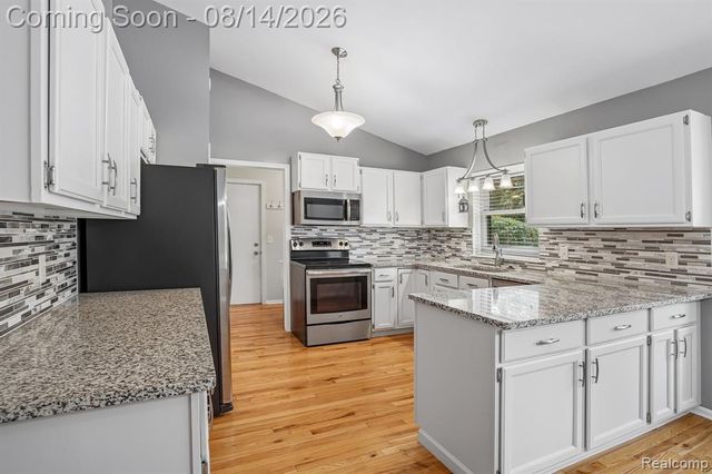 7812 Oakland Place, Waterford, MI 48327
