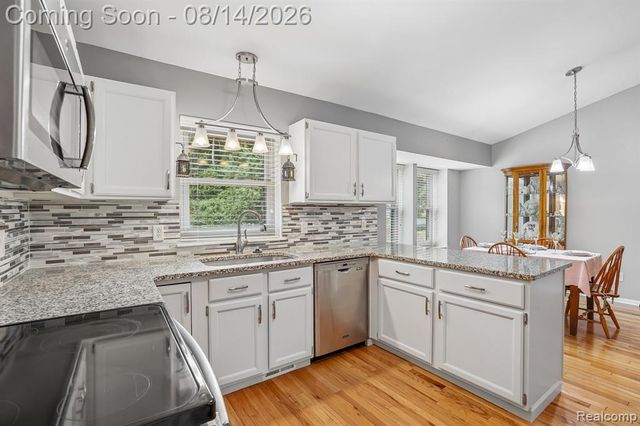 7812 Oakland Place, Waterford, MI 48327