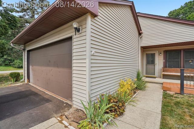 7812 Oakland Place, Waterford, MI 48327