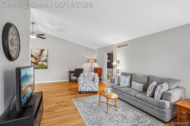 7812 Oakland Place, Waterford, MI 48327