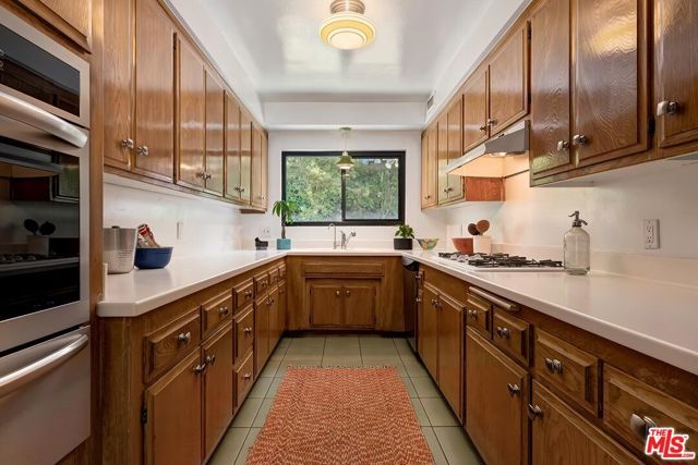 1255 N Norman Place, Los Angeles, CA 90049