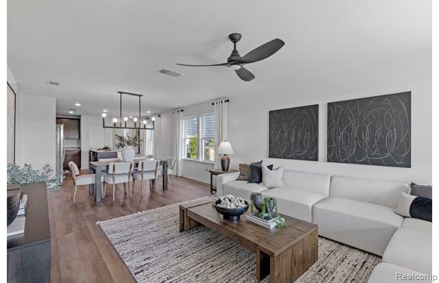 5315 Paisley Circle, Milford, MI 48381