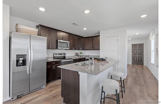 5315 Paisley Circle, Milford, MI 48381