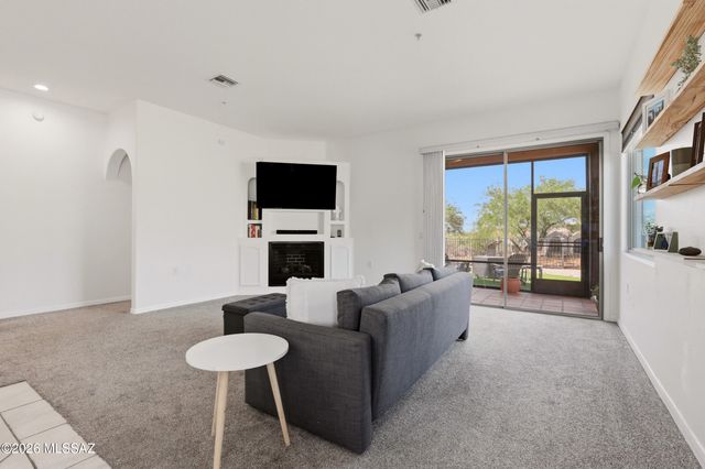 681 E Armor Springs Place, Green Valley, AZ 85614