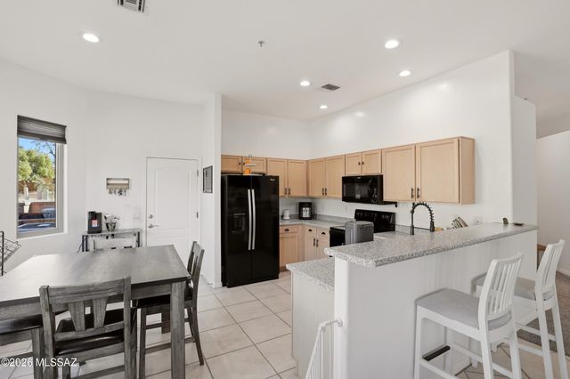 681 E Armor Springs Place, Green Valley, AZ 85614