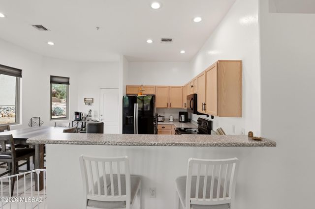 681 E Armor Springs Place, Green Valley, AZ 85614