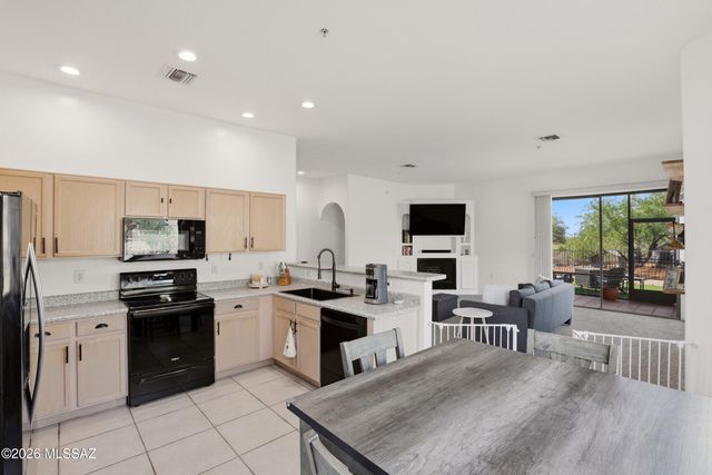 681 E Armor Springs Place, Green Valley, AZ 85614